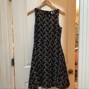 𝅺FRANCESCA’S Black dress Sleeveless pouffy Full skirt Grey dot Lined size small